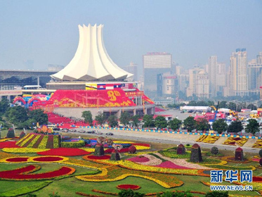 ນາຍົກລັດຖະມົນຕີ ຫວຽດນາມ ເຂົ້າຮ່ວມ ງານຕະຫຼາດນັດວາງສະແດງອາຊຽນ - ຈີນ